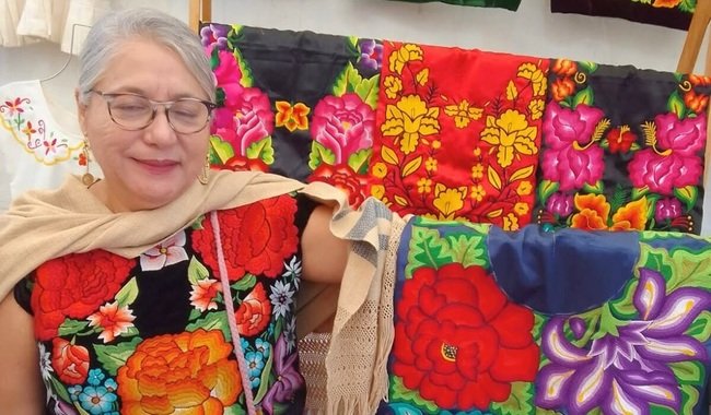 Artesanas textiles reúnen memoria y oficio en la feria Entre puntada y puntada
