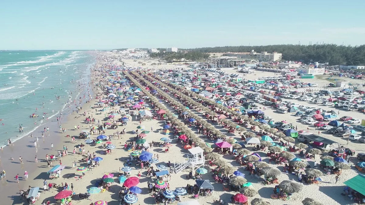 Playas tamaulipecas atraen visitantes y fortalecen la economía vacacional